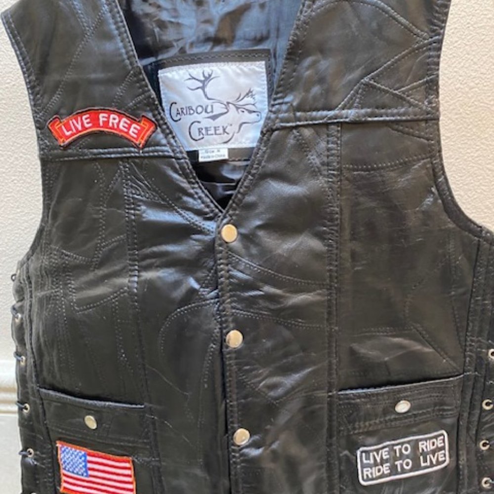 Mens Caribu Creek Leather Biker Vest with patches Size M